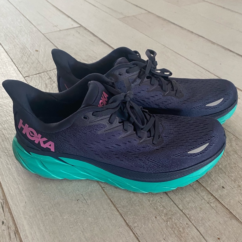HOKA ONE ONE Clifton 8 - size 8.5 D